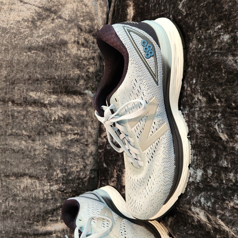 New Balance 880